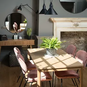 Hiding Space - Trim Street Aparthotel